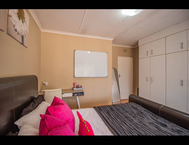 4 BEDROOM HOUSE FOR SALE IN ALBEMARLE EXT 1